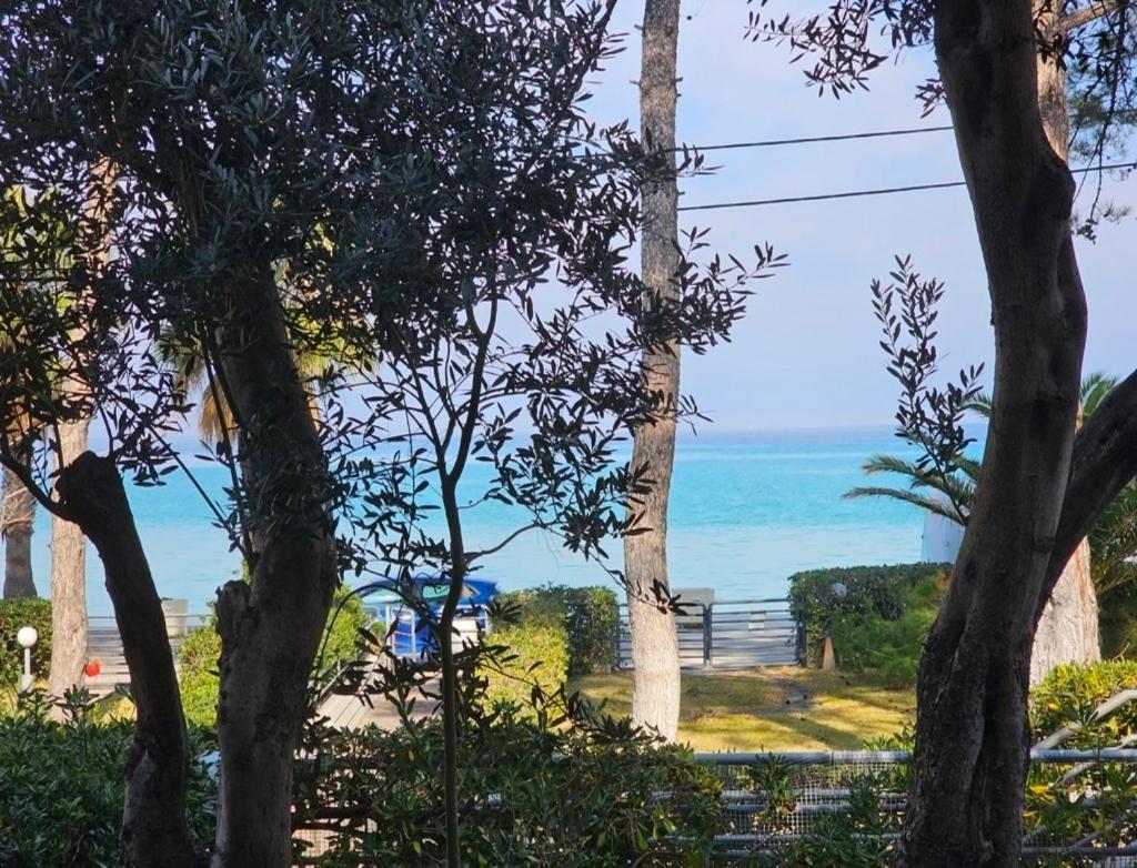 Stay At Beachfront Villa Lilia In Pefkohori, Halkidiki For A Dreamy Vacation Kültér fotó
